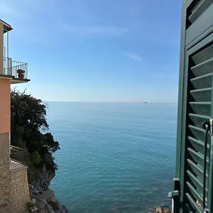 La Torre Saracena Di Tellaro